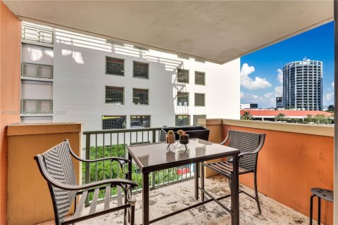 Condo in Miami, Florida, 1 bedroom  № 1997520 - photo 8