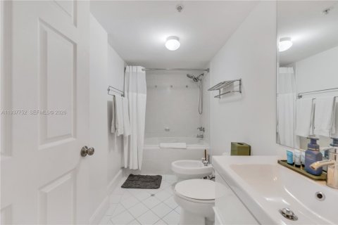Condo in Miami, Florida, 1 bedroom  № 1997520 - photo 10