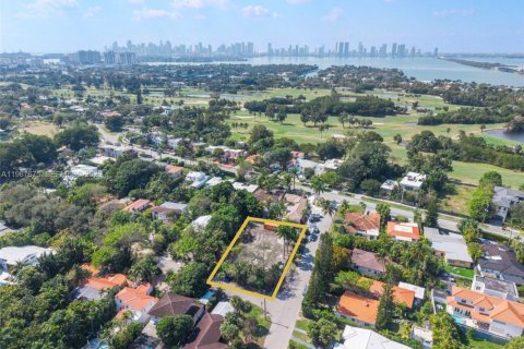 Terreno en Miami Beach, Florida № 2041938