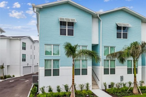 Touwnhouse à louer à Saint Petersburg, Floride: 3 chambres, 231.42 m2 № 1913834 - photo 1