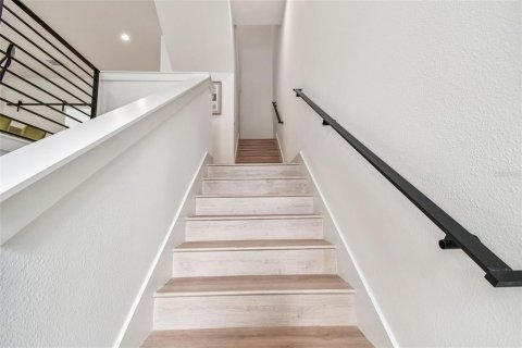 Снять в аренду таунхаус в Сент-Питерсберг, Флорида 3 комнаты, 231.42м2, № 1913834 - фото 29