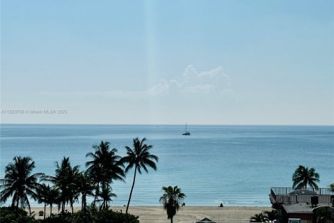 Condo in Hollywood, Florida, 2 bedrooms № 1783804 - photo 5