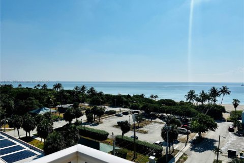 Condo in Hollywood, Florida, 2 bedrooms № 1783804 - photo 4