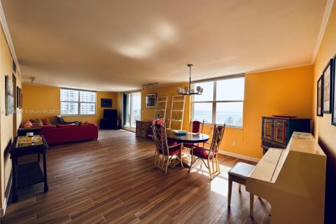 Condo in Hollywood, Florida, 2 bedrooms № 1783804 - photo 16