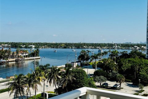 Condo in Hollywood, Florida, 2 bedrooms № 1783804 - photo 3