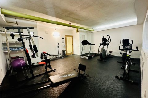 Condo in Hollywood, Florida, 2 bedrooms № 1783804 - photo 11