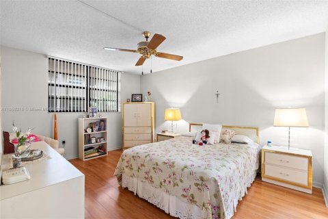 Condo in Pembroke Pines, Florida, 1 bedroom  № 1878439 - photo 20