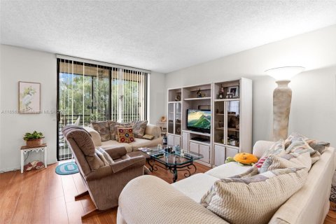 Condo in Pembroke Pines, Florida, 1 bedroom  № 1878439 - photo 13