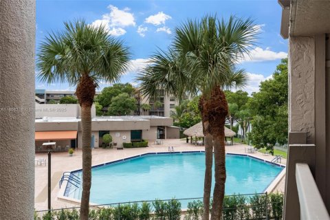 Condo in Pembroke Pines, Florida, 1 bedroom  № 1878439 - photo 29