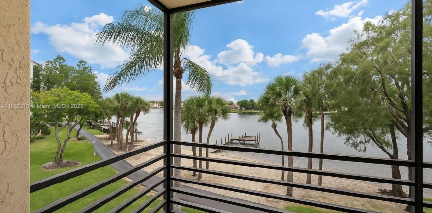 Condo in Pembroke Pines, Florida, 1 bedroom  № 1878439