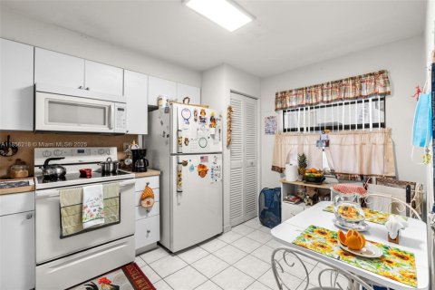 Condo in Pembroke Pines, Florida, 1 bedroom  № 1878439 - photo 8