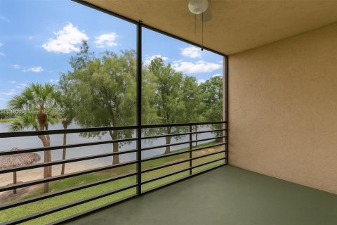 Condo in Pembroke Pines, Florida, 1 bedroom  № 1878439 - photo 26