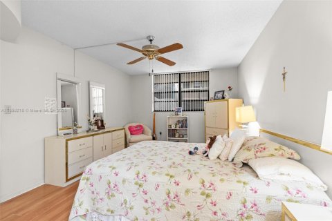 Condo in Pembroke Pines, Florida, 1 bedroom  № 1878439 - photo 24