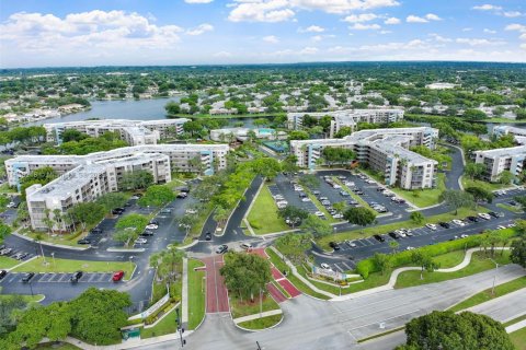 Condo in Pembroke Pines, Florida, 1 bedroom  № 1878439 - photo 2