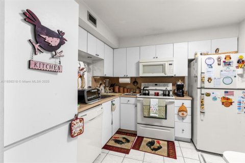 Condo in Pembroke Pines, Florida, 1 bedroom  № 1878439 - photo 7
