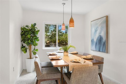 Villa ou maison à vendre à Sarasota, Floride: 3 chambres, 181.25 m2 № 2420479 - photo 11