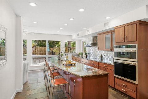 Villa ou maison à vendre à Sarasota, Floride: 3 chambres, 181.25 m2 № 2420479 - photo 13