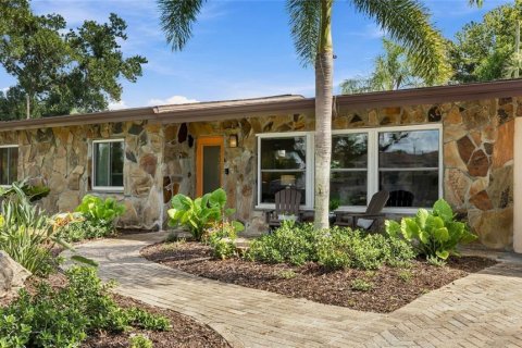 Villa ou maison à vendre à Sarasota, Floride: 3 chambres, 181.25 m2 № 2420479 - photo 5