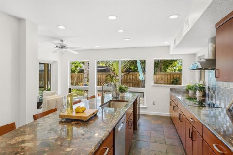 Villa ou maison à vendre à Sarasota, Floride: 3 chambres, 181.25 m2 № 2420479 - photo 12