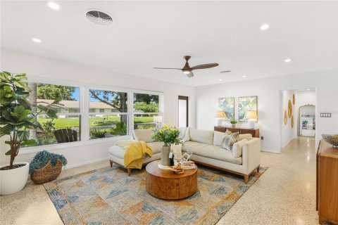 Villa ou maison à vendre à Sarasota, Floride: 3 chambres, 181.25 m2 № 2420479 - photo 6