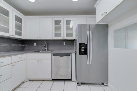 Copropriété à louer à Miami Beach, Floride: 2 chambres, 80.27 m2 № 1995217 - photo 13