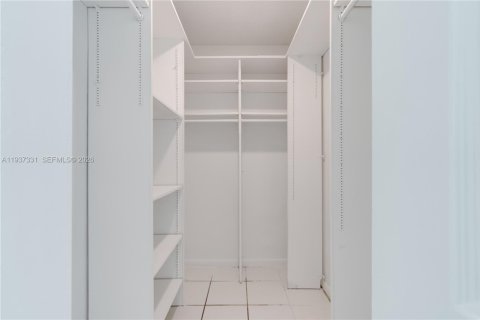 Copropriété à louer à Miami Beach, Floride: 2 chambres, 80.27 m2 № 1995217 - photo 24