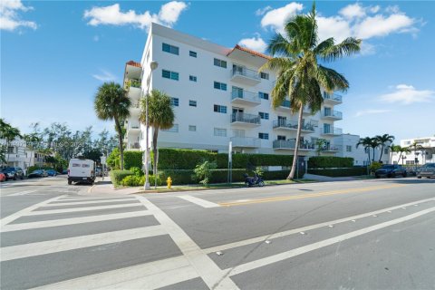 Copropriété à louer à Miami Beach, Floride: 2 chambres, 80.27 m2 № 1995217 - photo 4