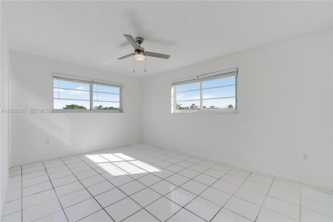 Copropriété à louer à Miami Beach, Floride: 2 chambres, 80.27 m2 № 1995217 - photo 21