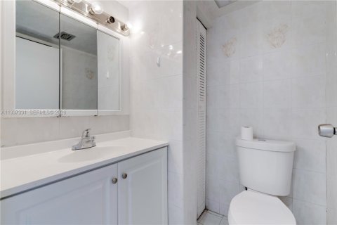 Copropriété à louer à Miami Beach, Floride: 2 chambres, 80.27 m2 № 1995217 - photo 16