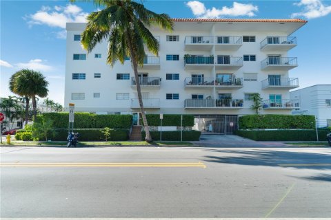 Copropriété à louer à Miami Beach, Floride: 2 chambres, 80.27 m2 № 1995217 - photo 3