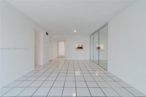 Copropriété à louer à Miami Beach, Floride: 2 chambres, 80.27 m2 № 1995217 - photo 9