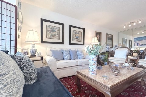 Condo in Sunrise, Florida, 1 bedroom  № 1846056 - photo 4