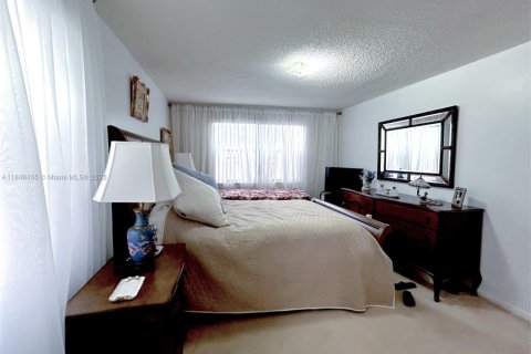 Condo in Sunrise, Florida, 1 bedroom  № 1846056 - photo 17