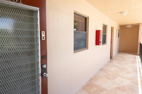 Condo in Sunrise, Florida, 1 bedroom  № 1846056 - photo 24