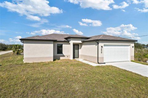 House in Lehigh Acres, Florida 3 bedrooms, 149.2 sq.m. № 1733117 - photo 2