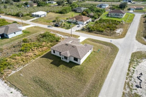 House in Lehigh Acres, Florida 3 bedrooms, 149.2 sq.m. № 1733117 - photo 5
