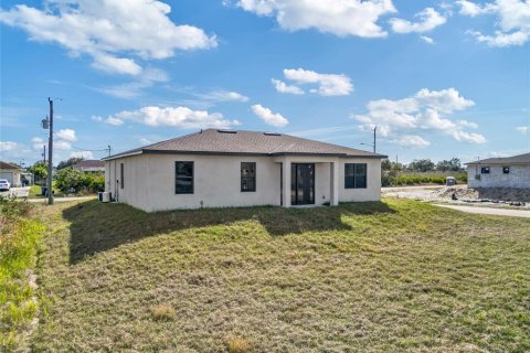 House in Lehigh Acres, Florida 3 bedrooms, 149.2 sq.m. № 1733117 - photo 3