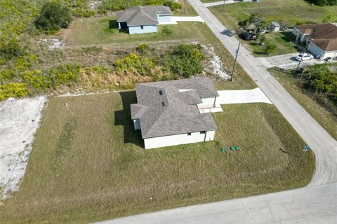 House in Lehigh Acres, Florida 3 bedrooms, 149.2 sq.m. № 1733117 - photo 7