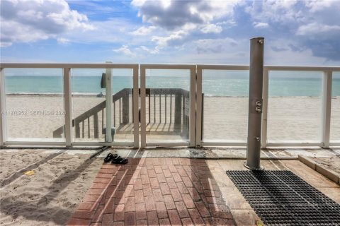 Copropriété à vendre à Hollywood, Floride: 2 chambres, 112.23 m2 № 2328484 - photo 17