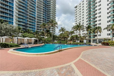 Copropriété à vendre à Hollywood, Floride: 2 chambres, 112.23 m2 № 2328484 - photo 14