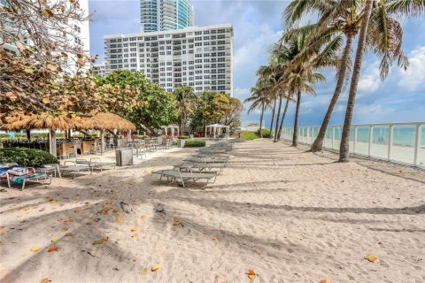 Copropriété à vendre à Hollywood, Floride: 2 chambres, 112.23 m2 № 2328484 - photo 18