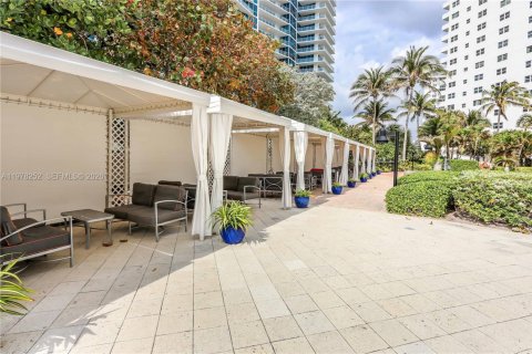 Copropriété à vendre à Hollywood, Floride: 2 chambres, 112.23 m2 № 2328484 - photo 19