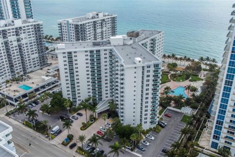 Copropriété à vendre à Hollywood, Floride: 2 chambres, 112.23 m2 № 2328484 - photo 15