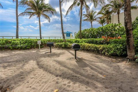 Copropriété à vendre à Hollywood, Floride: 2 chambres, 112.23 m2 № 2328484 - photo 16