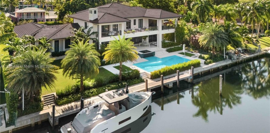 House in Coral Gables, Florida 8 bedrooms, 629.04 sq.m. № 1979085