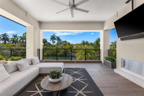 House in Coral Gables, Florida 8 bedrooms, 629.04 sq.m. № 1979085 - photo 18