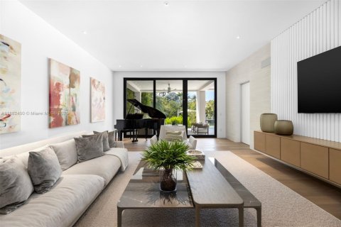 House in Coral Gables, Florida 8 bedrooms, 629.04 sq.m. № 1979085 - photo 12