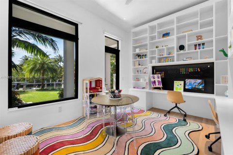 House in Coral Gables, Florida 8 bedrooms, 629.04 sq.m. № 1979085 - photo 24