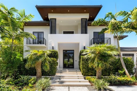 House in Coral Gables, Florida 8 bedrooms, 629.04 sq.m. № 1979085 - photo 4