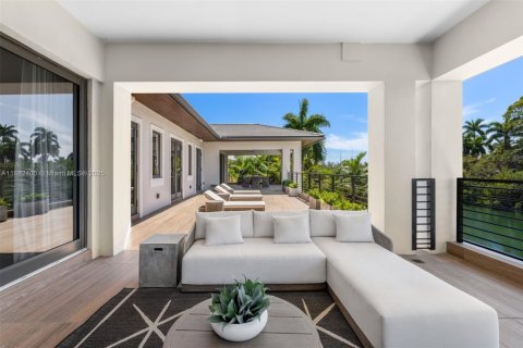 House in Coral Gables, Florida 8 bedrooms, 629.04 sq.m. № 1979085 - photo 19